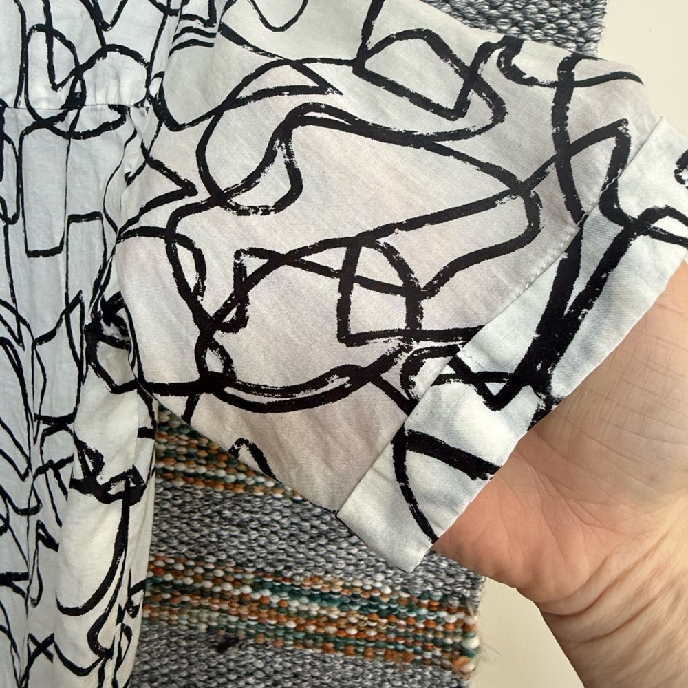 Astr Monochrome Boxy Crop Buttondown - Picture 3 of 4